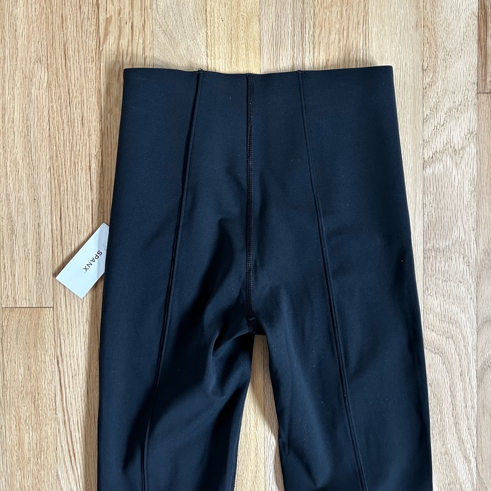 SPANX booty boost smooth front micro flare legging yoga pants very black size XS - Picture 9 of 10
